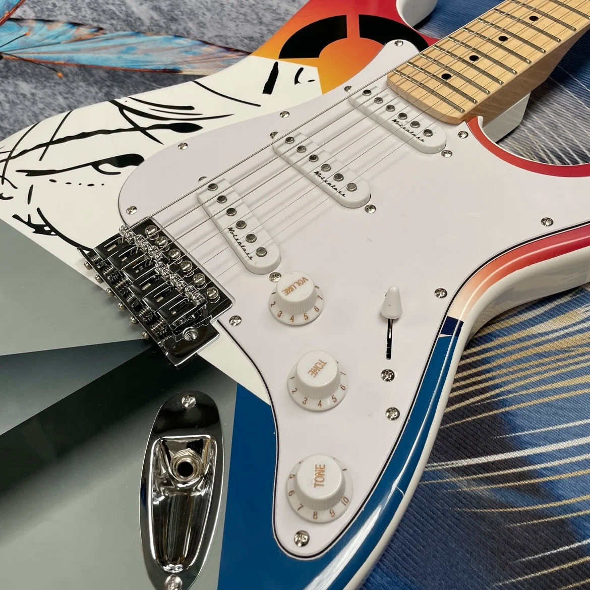 Classic 6-string electricguitar with SSS pickups,maple fingerboard, art graffitiguitars