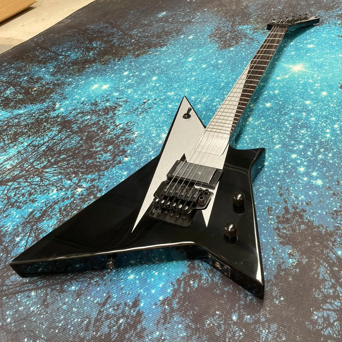 6-String Electric Guitar Charvel Star Shaped